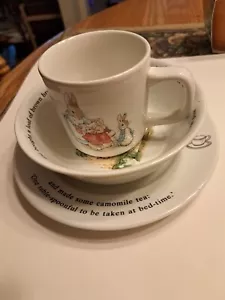 Wedgwood PETER RABBIT 3-teiliges Porzellan Essensset, Teller Schale Becher, Little Rabbits - Bild 1 von 12