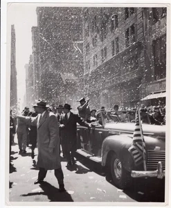 1951 General MacArthur Ticker Tape Parade in New York City Original News Photo - Picture 1 of 2