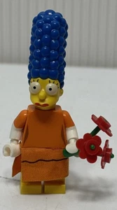 Lego Marge Minifigure I Simpson Minifigure da Collezione con Fiori Rossi - Foto 1 di 5