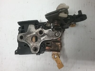 Cerradura puerta trasera derecha Isuzu Rodeo 1998-2004 Foto 1 de 4