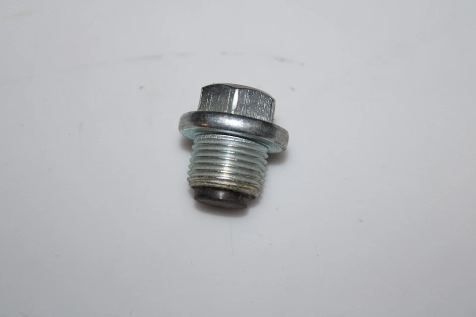 Cummins 3924147 Engine Oil Drain Plug - Image 1 of 1
