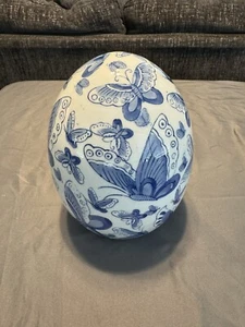 Vintage großes blau-weißes Schmetterlingsei 8” hoch 6” breit - Bild 1 von 5