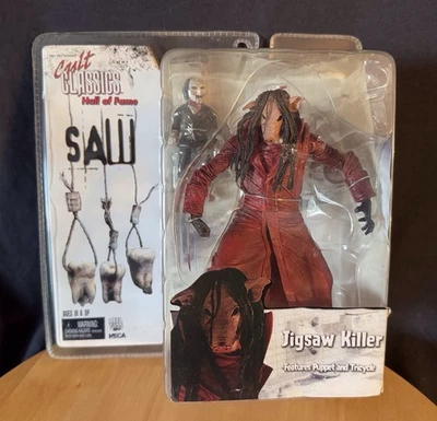 Clásicos de culto 2006 Salón de la fama 🔥 Rompecabezas asesino rojo con marioneta y triciclo 🔥 NECA Foto 1 de 4