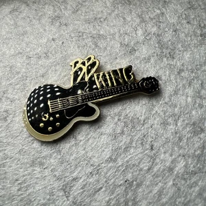 Guitarra BB King Negra Coleccionable Solapa Pin Esmalte Rock Blues Nuevo de Lote Antiguo - Imagen 1 de 2