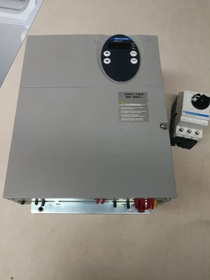 Variateur de fréquence 5,5kw télémecanique altivar 31 ATV31HU55N4 - Photo 1/4