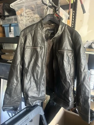 Chaqueta de moto GUESS Los Angeles de cuero sintético para hombre marrón XXL bolsillos con cremallera Foto 1 de 4