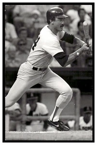 Dwight Evans (1984) Boston Red Sox Vintage Baseball Postcard PCBR - Picture 1 of 2