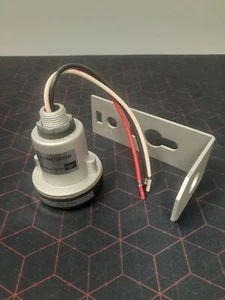 TE CONNECTIVITY BELEUCHTUNGSSTECKDOSE PHOTO-CONTROL 1800VA MIT BRKT ALR-AM-2-A - Bild 1 von 5