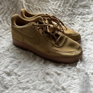 Nike Air Force 1 Low Wheat Brown 7y Sneaker - Bild 1 von 6