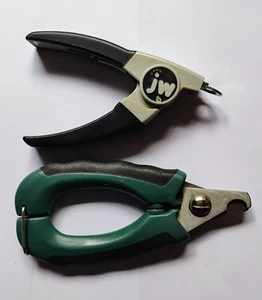 Two Pairs of Dog Nail Clippers JW and Unbranded Trimmers Mid to Lrg Dogs - Picture 1 of 2