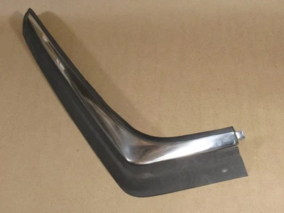 Parachoques trasero izquierdo Volvo 245 240 1986-1993 vagón moldura Foto 1 de 4