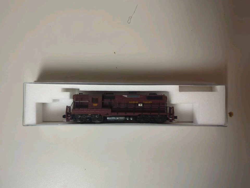 Life Like N Scale Custom GP9M Lehigh Valley 303 - Image 1 of 1