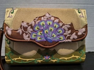 Bolso Cartera J. Peterman Company Bordado Gamuza Seda Diseño Pavo Real Usado en Excelente Condición - Imagen 1 de 9