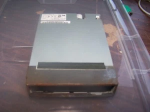 Unidad de disquete Apple Macintosh 1.44 MT355F-3591MA con soporte PowerPC - Imagen 1 de 3