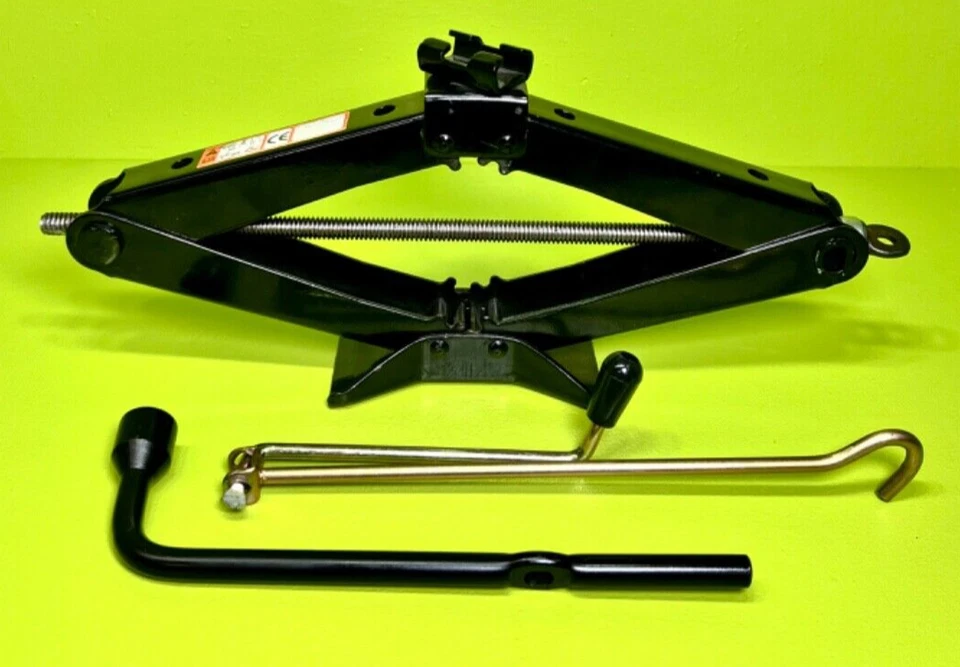 MONTAJE JACK CON MANGO JACK Y LLAVE DE TUERCAS SE ADAPTA A:2022-2024 CHEVROLET BOLT EUV Foto 1 de 1