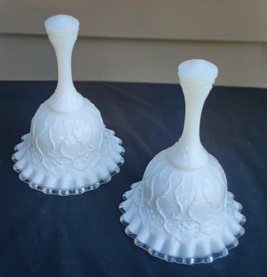 Лот из 2 винтажных испанских кружевных колокольчиков Fenton с серебряным гербом - Изображение 1 из 4