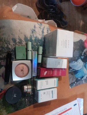 Lote Mixto de Belleza de Alta Gama - Monet, Estee, Clinique, Laura Gellar y Más Todo Nuevo Foto 1 de 4