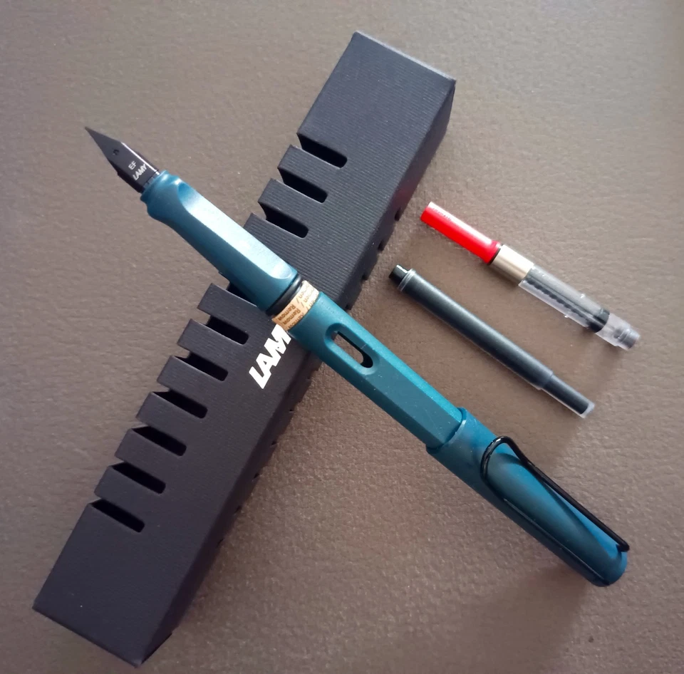 Pluma Estilográfica Safari Edición Especial Serie EF Pluma de Ceniza Combustible en Caja de Regalo Foto 1 de 4