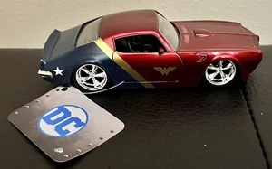 Nuevo Pontiac Firebird/Wonder Woman 1972 Jada Toys DC Comics escala 1:32 con etiqueta DC - Imagen 1 de 3