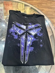 Kobe Bryant Nike Dri-Fit schwarz Mamba Grafik T-Shirt Größe XL kosmisches Logo - Bild 1 von 4