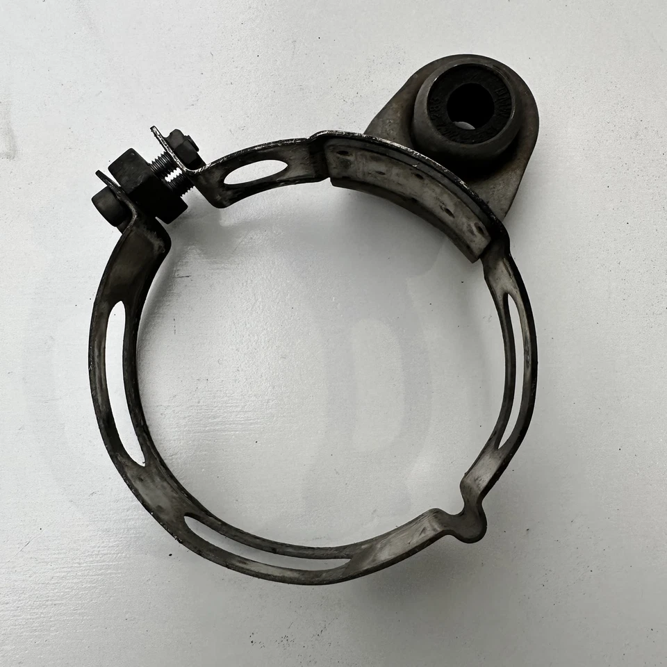 Soporte de montaje de suspensión de escape inferior BMW R1200 RT R1200RT 2010 Foto 1 de 4