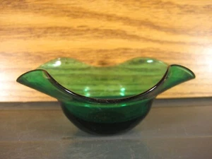 Grüne Glasschale mit Wellenrand oder Bonbonschale / Minzschale - Bild 1 von 6