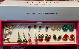 AVON Holly Jolly Confezione Orecchini 12 Pezzi Natale NUOVI in Scatola - Foto 1 di 2