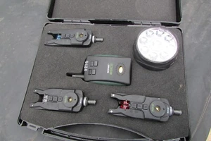 Sonik SKS Alarm & Reciever Set with Bivvy Light - Picture 1 of 4