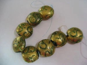 Glass Beads with Gold Foil 21 x 13m Puffed Coin 2: Variations Green & Black - Picture 1 of 7