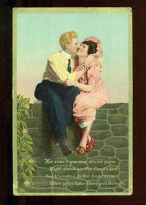 THERE GOES THE HEART Pareja Romántica Besándose CUPIDS DART Postal De Colección 1910 - Imagen 1 de 1