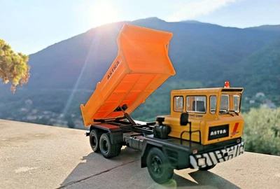 Camion Epoca Vintage Truck IVECO Astra BM21 Trasporto Ghiaia Die Cast Model 1/43 - Immagine 1 di 4