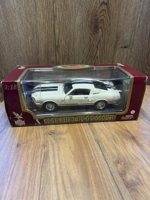 Shelby GT500KR 1968 1:18 modelo fundido a presión de Road Legends - Mustang blanco Foto 1 de 4