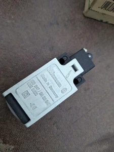 Eaton Moeller AT0-11-S-I/RS Roller Plunger Limit Switch 1NO+1NC - Bild 1 von 3