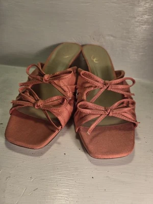 Tacones satinados de tacón de 3 pulgadas color coral Foto 1 de 4