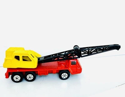 Yatming 1/64 No. 1363-71 crane Yellow & Red Made Hong Kong vintage super wheel - Image 1 of 4