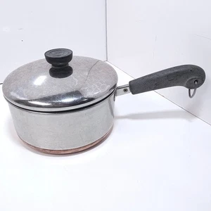 Cacerola de 2 cuartos con tapa Revere Ware - Clinton Illinois - Imagen 1 de 10