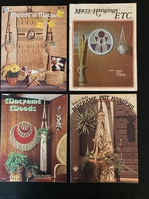 Macrame' Pattern Books - Lot of 4, Assorted, Vintage - Immagine 1 di 2