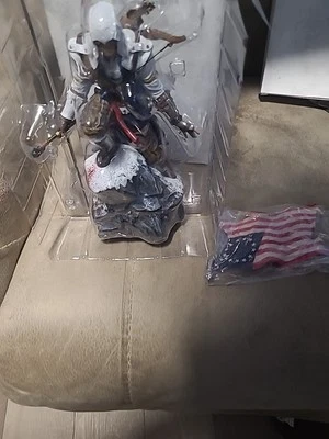 Assassin's Creed 3 Xbox Limited Edition Complete Connor Statue + Buckle + Flag - Image 1 of 4