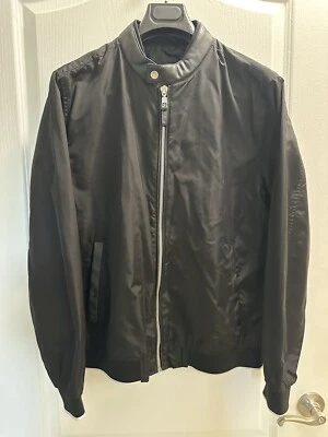 🔥 Chaqueta cortavientos negra con cremallera completa Soft Shell para hombre ZARA 🔥 más grande Foto 1 de 4