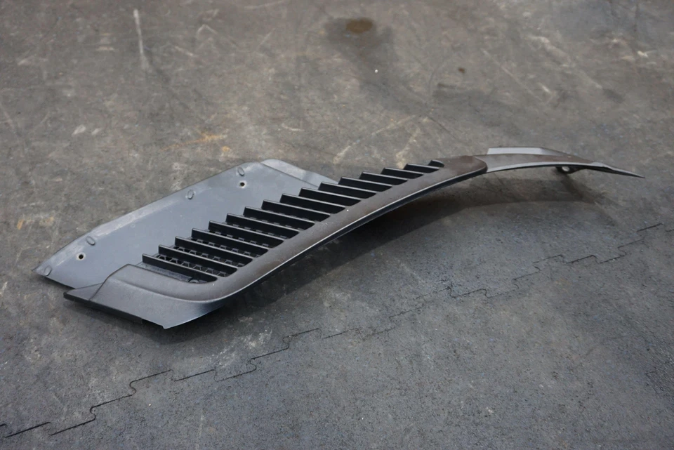 Panel de ajuste de cubierta de parabrisas de pantalla superior derecha 5NV04RXFAE Dodge Viper GEN 5 13-17 Foto 1 de 4