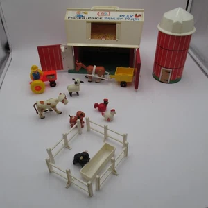 Fisher-Price Vintage Gioco Famiglia Fattoria 915 Fienile Animali Trattore Piccole Persone - Foto 1 di 17