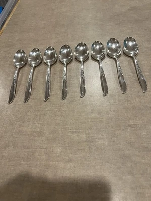 Столовые приборы Oneida Community Tudor чайная ложка лот из 8 винтажных цветочных роз - Изображение 1 из 3