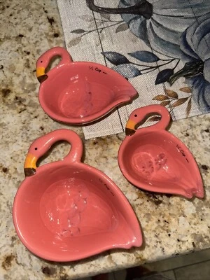 10 草莓街 ☆ 粉色 火烈鸟 陶瓷量杯 ☆ 3 件套 — 第 1/4 张图片