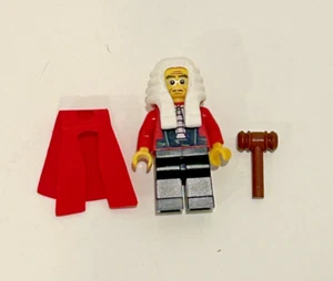 LEGO Collectible Minifigure - Judge - Series 9 - Robe + Gavel - Picture 1 of 3