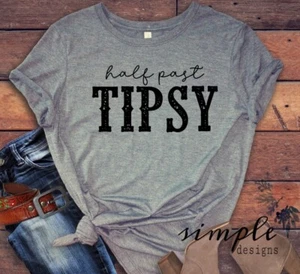 Half Past Tipsy T-Shirt, Country-Musik-Texte, maßgeschneiderte bedruckte Grafik-T-Shirts - Bild 1 von 4