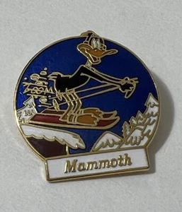 Vintage Warner Brothers 1985 Mammoth Mountain Pin Daffy Duck WB Enamel Badge Pin - Picture 1 of 5