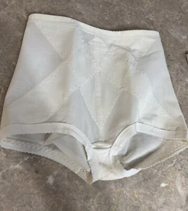 VINTAGE SECOND SKIN PANTY GIRDLE ! SIZE XL. 31-32 . WHITE - Picture 1 of 5