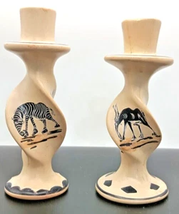 A PAIR OF HAND CARVED KENYA AFRICAN SOAPSTONE CANDLE HOLDERS 6.2" ANIMALS c1990 - Bild 1 von 8