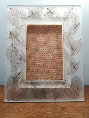 Brown leaves picture frame 4x6 hand cast in Thailand - Image 1 of 2