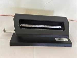 Perforadora multiagujero ajustable de alta resistencia Rolodex Punchodex P-500 (sin punzones) - Imagen 1 de 8